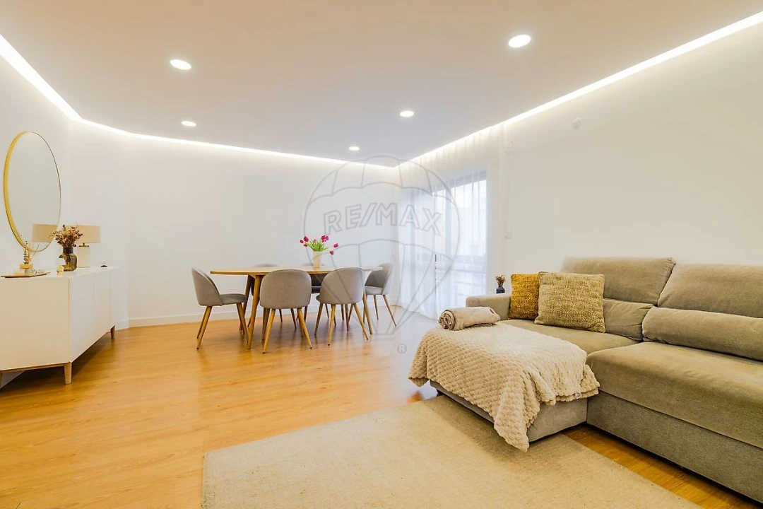 Apartamento T3 para Venda em Vialonga Foto 1