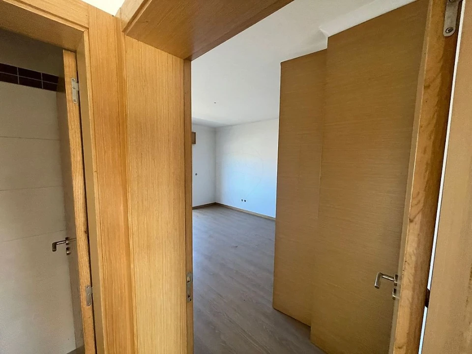 Moradia T4 para Venda em Valado dos Frades Foto 10