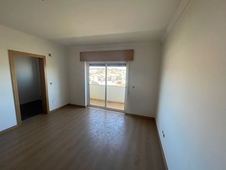 Moradia T4 para Venda em Valado dos Frades Foto 17