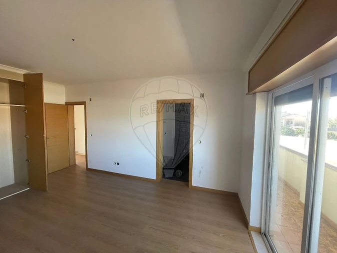 Moradia T4 para Venda em Valado dos Frades Foto 15