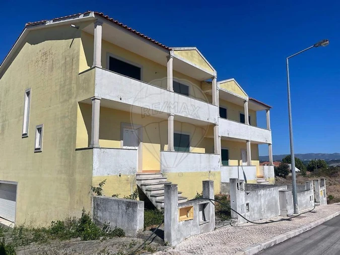 Moradia T4 para Venda em Valado dos Frades Foto 2