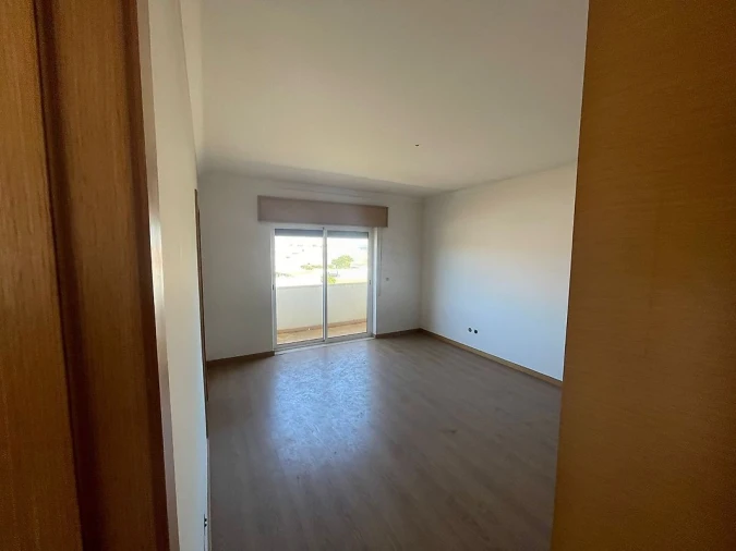 Moradia T4 para Venda em Valado dos Frades Foto 9