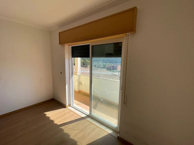 Moradia T4 para Venda em Valado dos Frades Foto 7