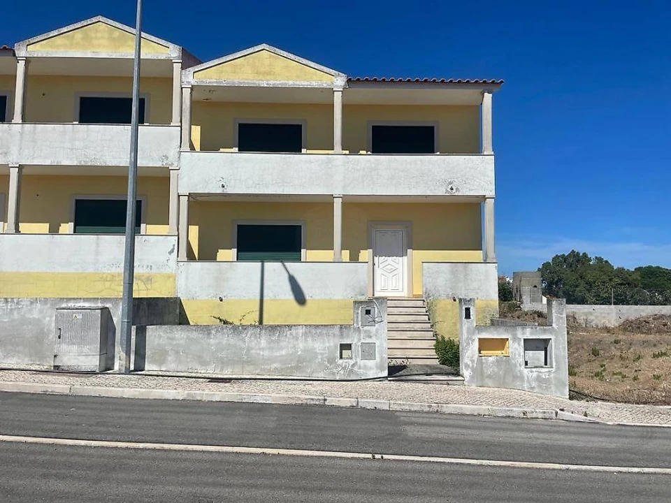 Moradia T4 para Venda em Valado dos Frades Foto 5