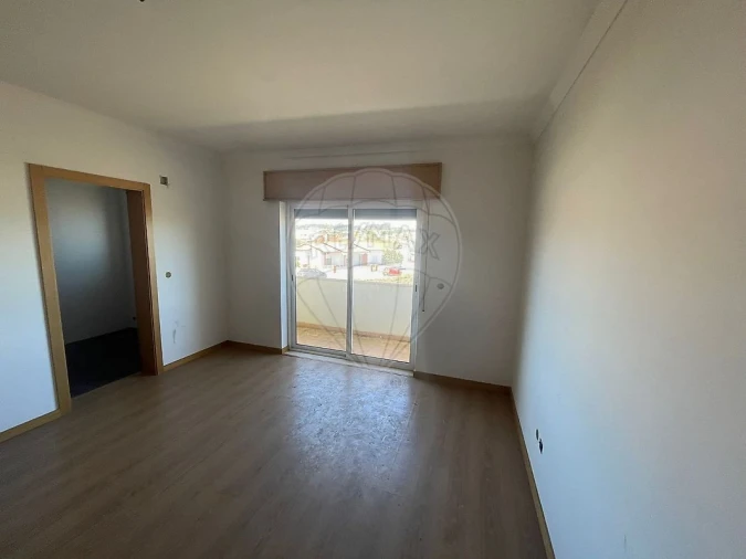 Moradia T4 para Venda em Valado dos Frades Foto 12