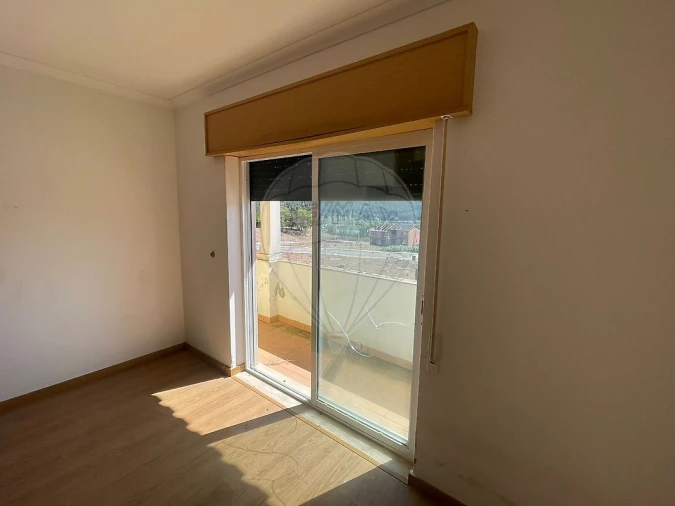 Moradia T4 para Venda em Valado dos Frades Foto 7