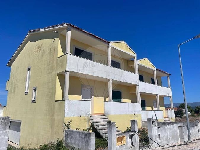 Moradia T4 para Venda em Valado dos Frades