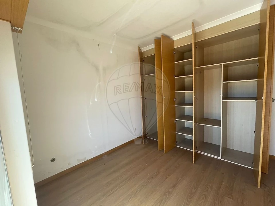 Moradia T4 para Venda em Valado dos Frades Foto 8