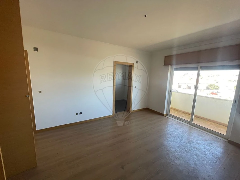 Moradia T4 para Venda em Valado dos Frades Foto 13