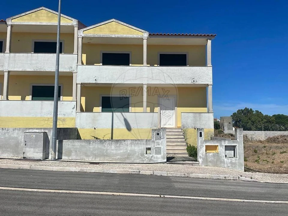 Moradia T4 para Venda em Valado dos Frades Foto 5