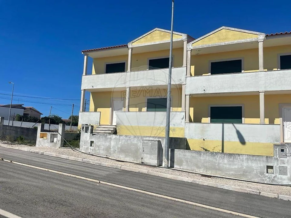 Moradia T4 para Venda em Valado dos Frades Foto 4