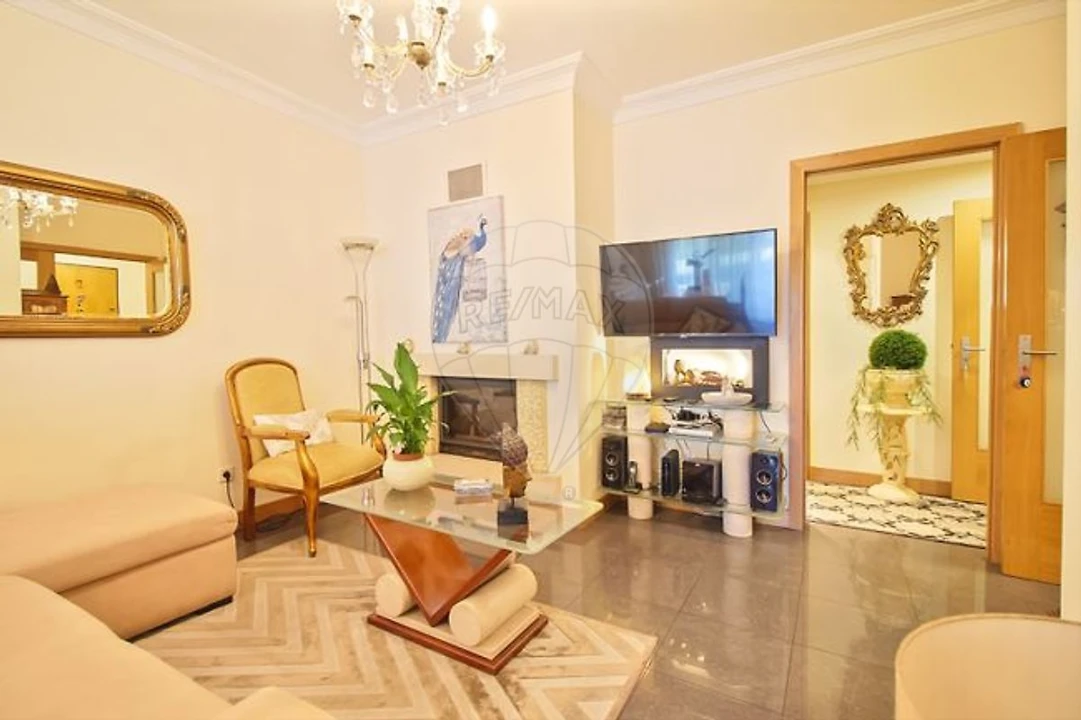 Apartamento T3 para Venda em Cidade da Maia Foto 2