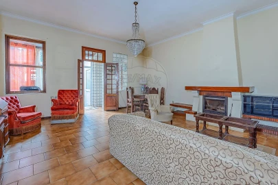 Moradia T4 para Venda em Paranhos