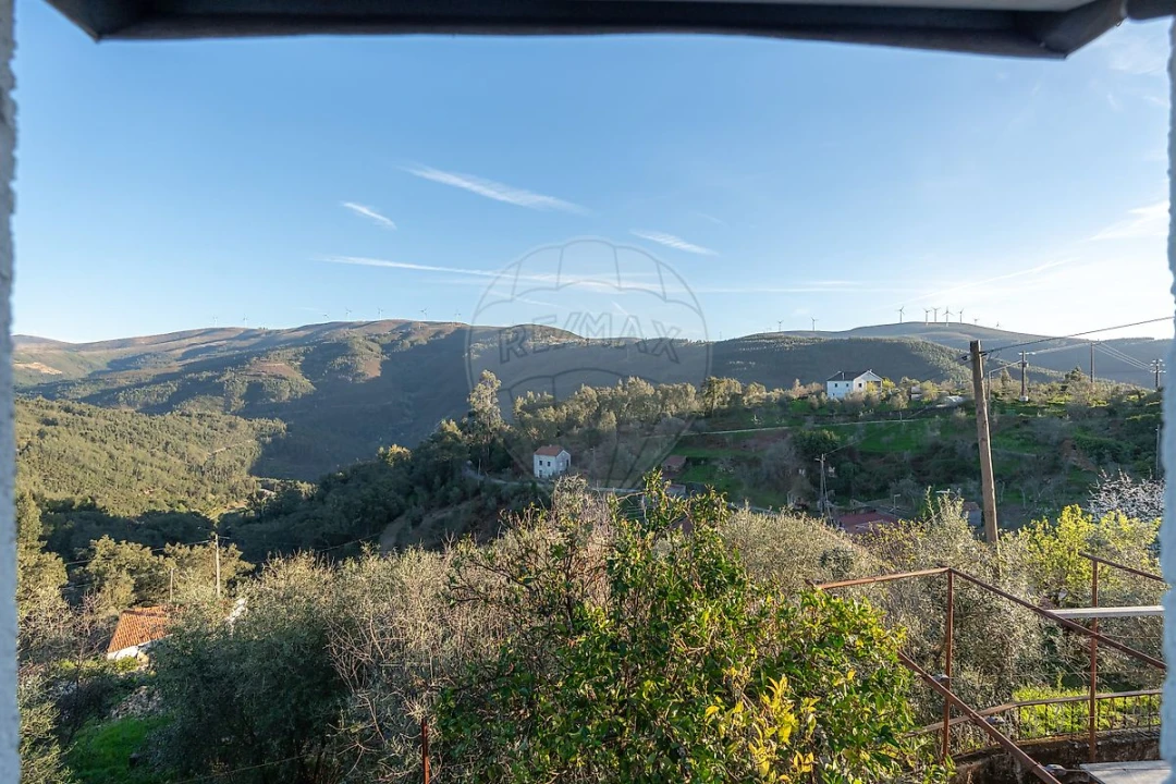 Moradia T2 para Venda em Cadafaz e Colmeal Foto 13