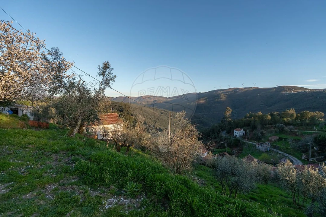 Moradia T2 para Venda em Cadafaz e Colmeal Foto 40