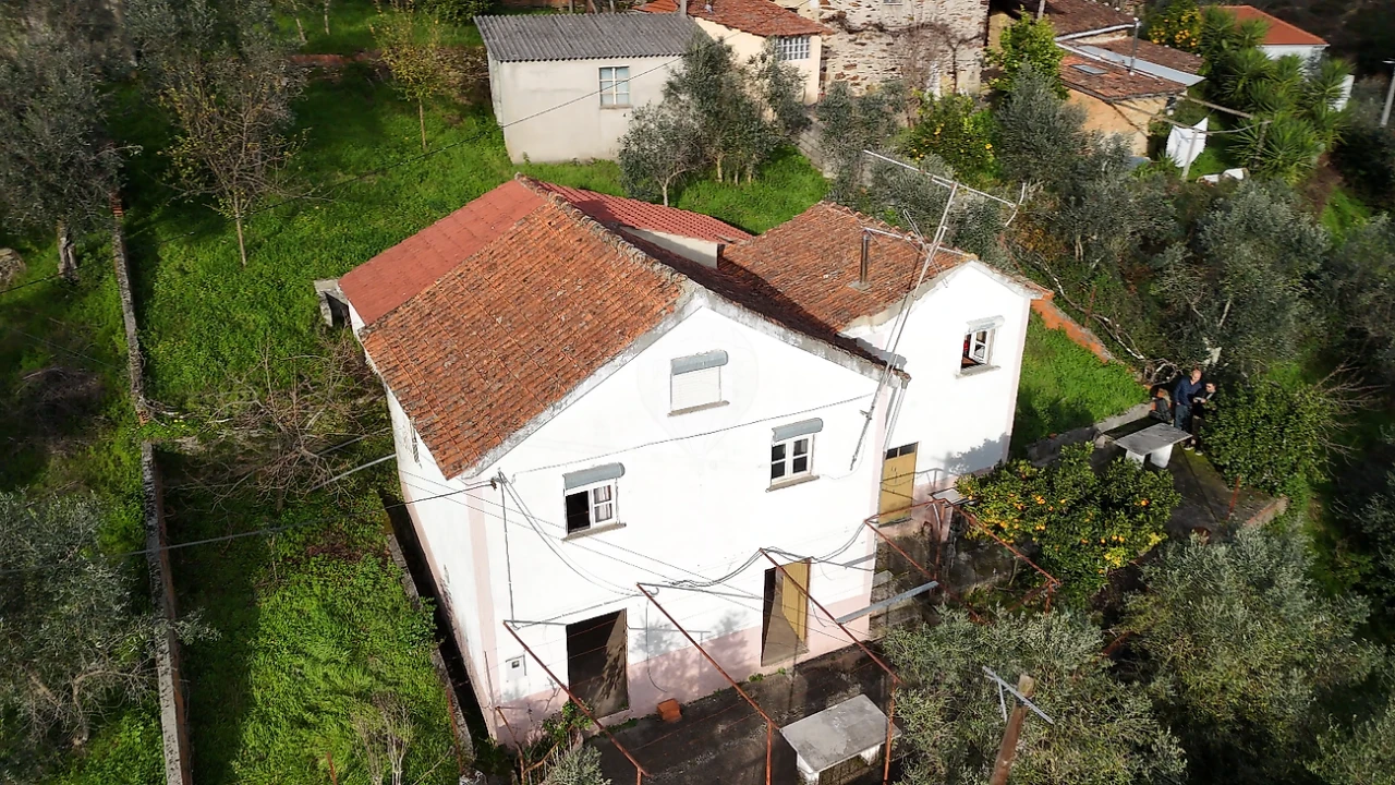 Moradia T2 para Venda em Cadafaz e Colmeal Foto 24