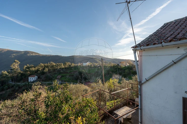 Moradia T2 para Venda em Cadafaz e Colmeal Foto 14