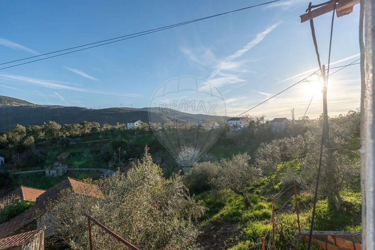 Moradia T2 para Venda em Cadafaz e Colmeal Foto 19