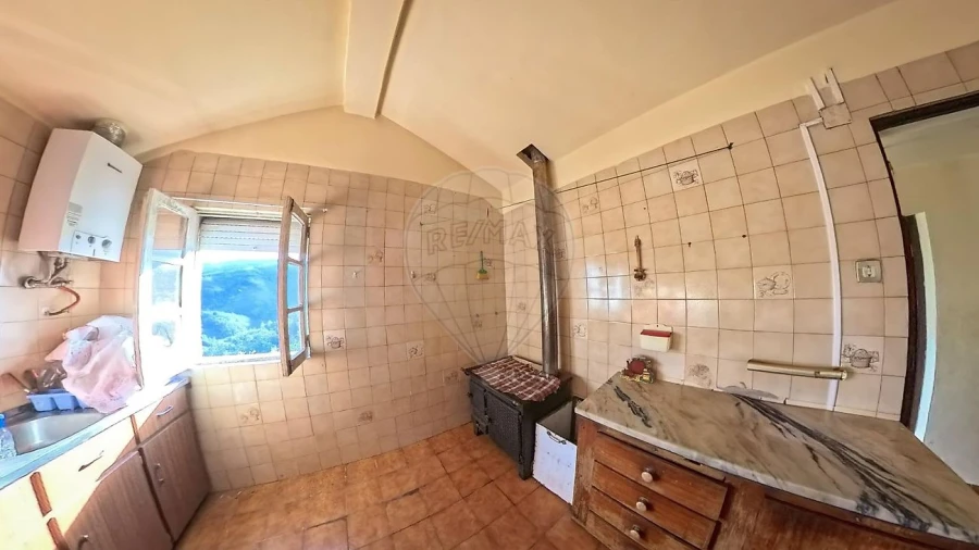 Moradia T2 para Venda em Cadafaz e Colmeal Foto 5