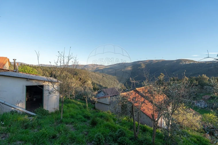 Moradia T2 para Venda em Cadafaz e Colmeal Foto 36