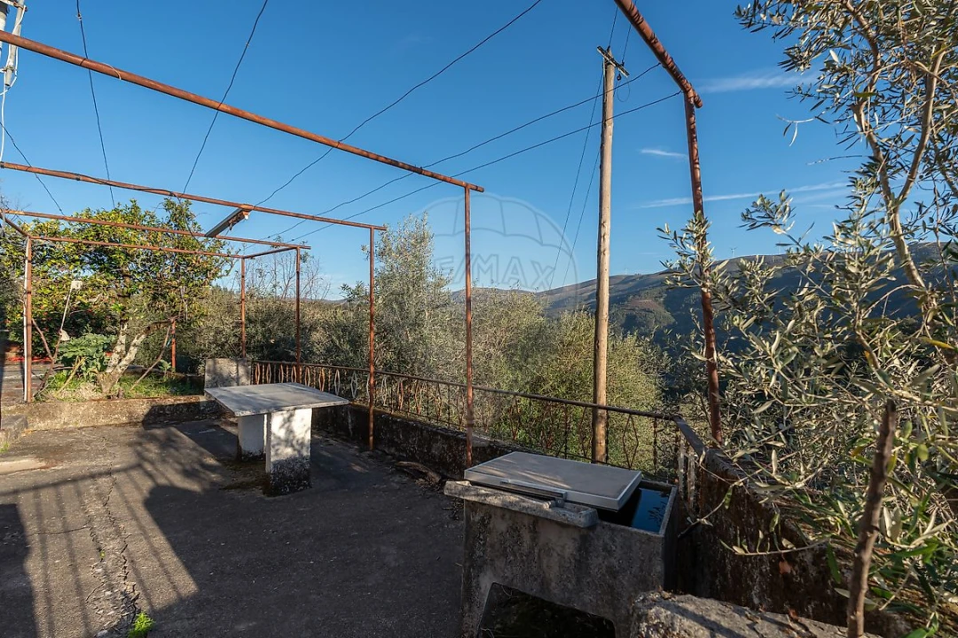 Moradia T2 para Venda em Cadafaz e Colmeal Foto 5