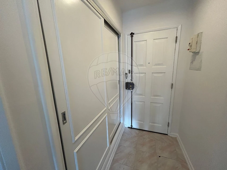 Apartamento T1 para Arrendamento em Santo Antonio dos Olivais Foto 2