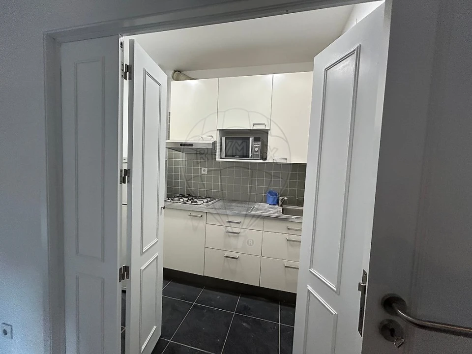 Apartamento T1 para Arrendamento em Santo Antonio dos Olivais Foto 1