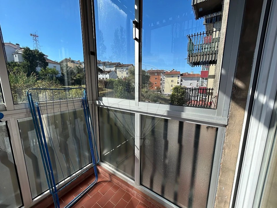 Apartamento T1 para Arrendamento em Santo Antonio dos Olivais Foto 14