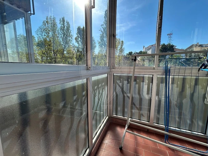 Apartamento T1 para Arrendamento em Santo Antonio dos Olivais Foto 13