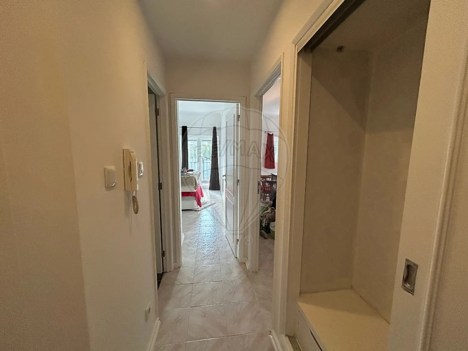 Apartamento T1 para Arrendamento em Santo Antonio dos Olivais Foto 4