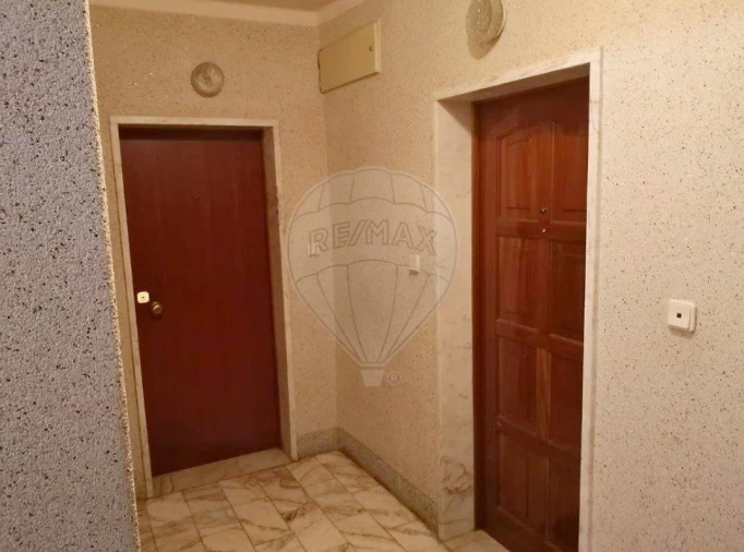 Apartamento T2 para Venda em Algueirão-Mem Martins Foto 16