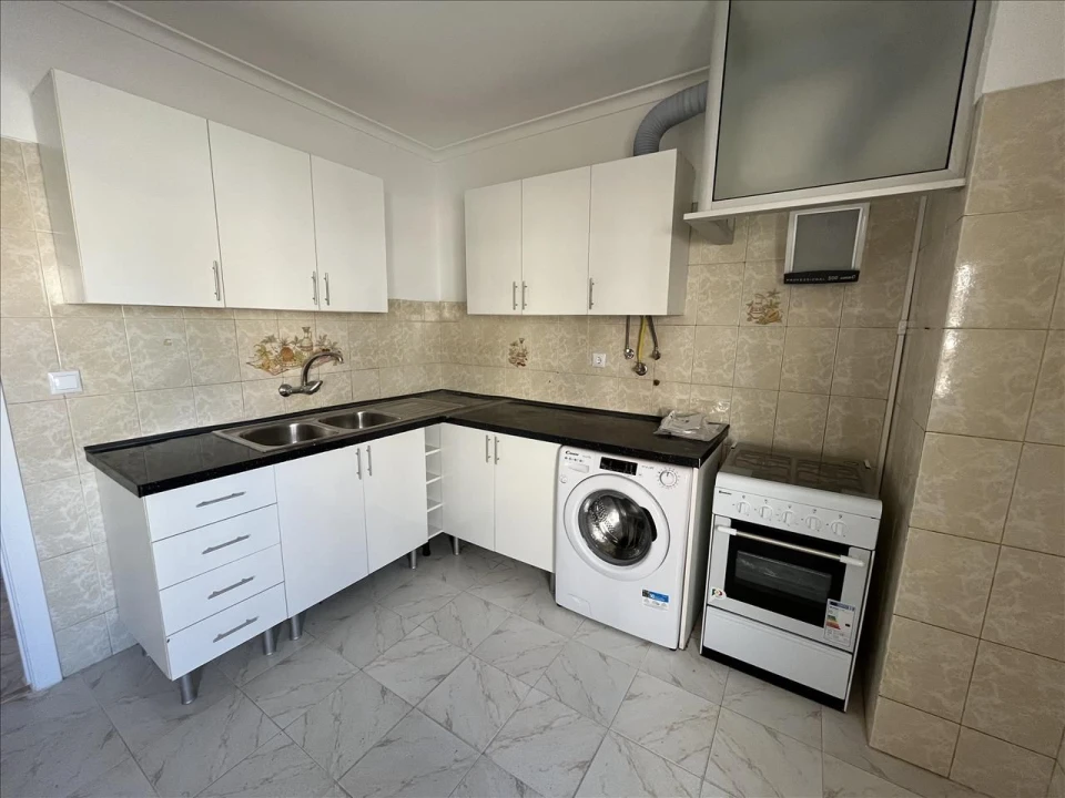 Apartamento T2 para Venda em Agualva e Mira-Sintra Foto 6