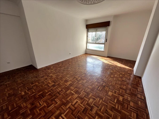 Apartamento T2 para Venda em Agualva e Mira-Sintra Foto 5