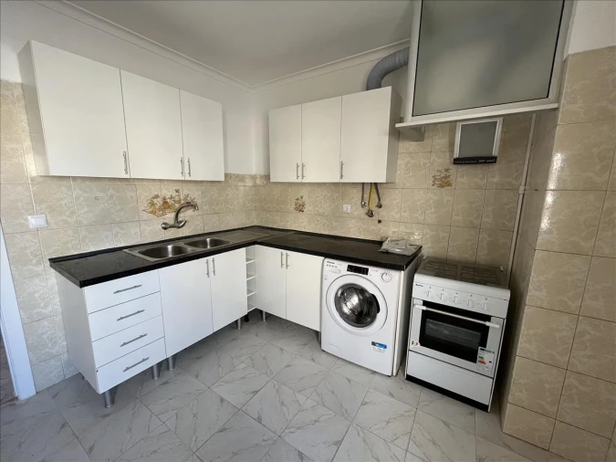 Apartamento T2 para Venda em Agualva e Mira-Sintra Foto 6