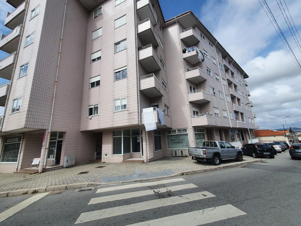 Apartamento T3 para Venda em Oliveira do Douro Foto 1