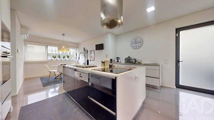 Moradia T4 para Venda em Castêlo da Maia Foto 8