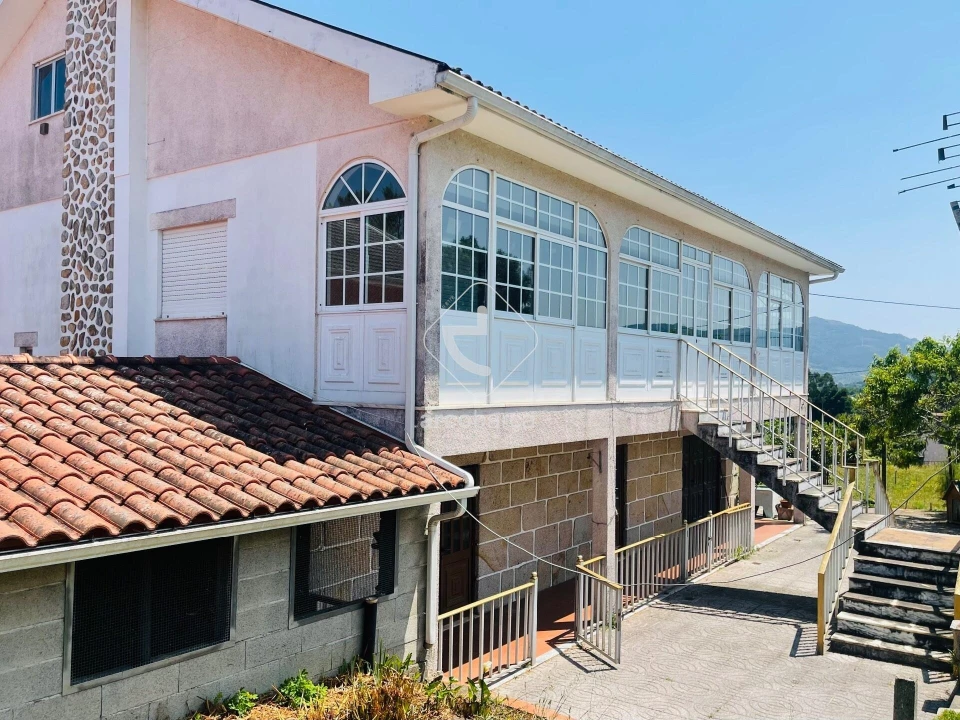 Moradia T5 para Venda em Grade e Carralcova Foto 3