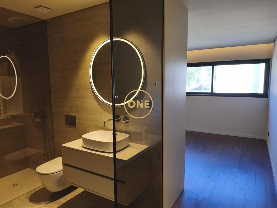 Moradia T4 para Venda em Requião Foto 5