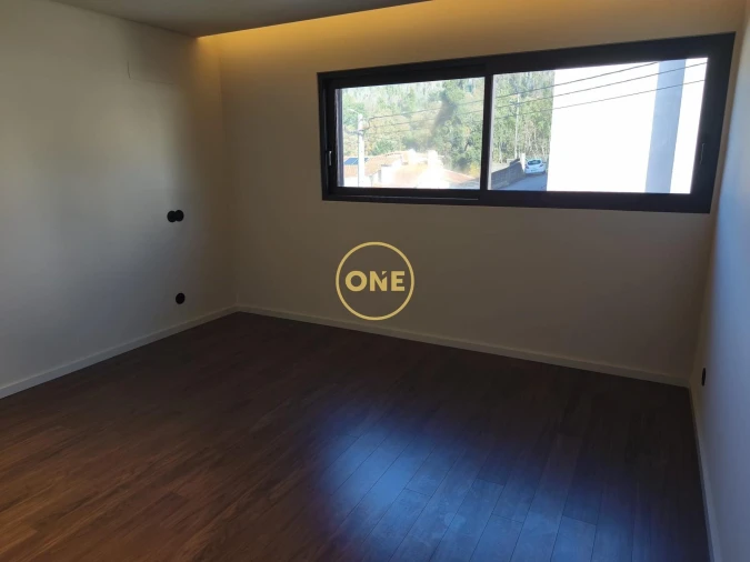 Moradia T4 para Venda em Requião Foto 10