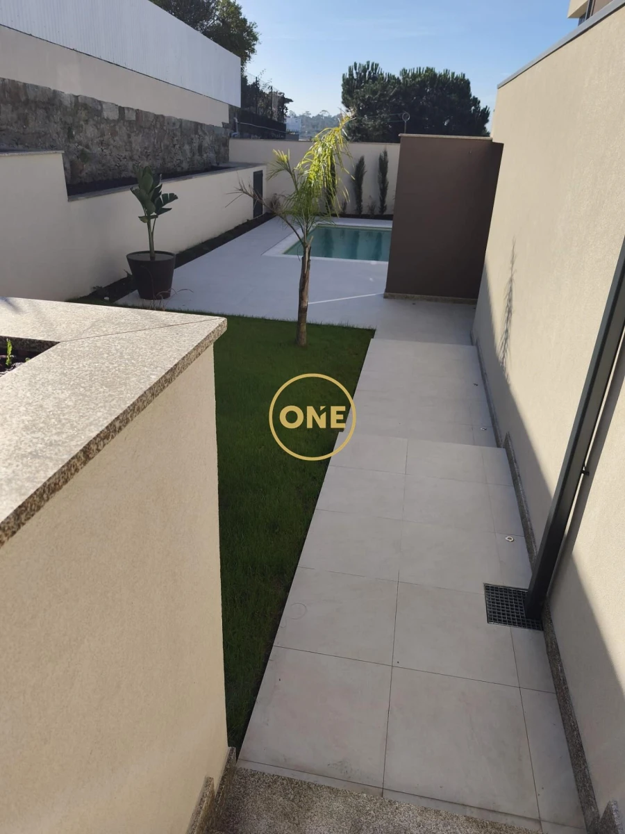 Moradia T4 para Venda em Requião Foto 1