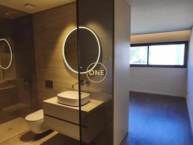 Moradia T4 para Venda em Requião Foto 5