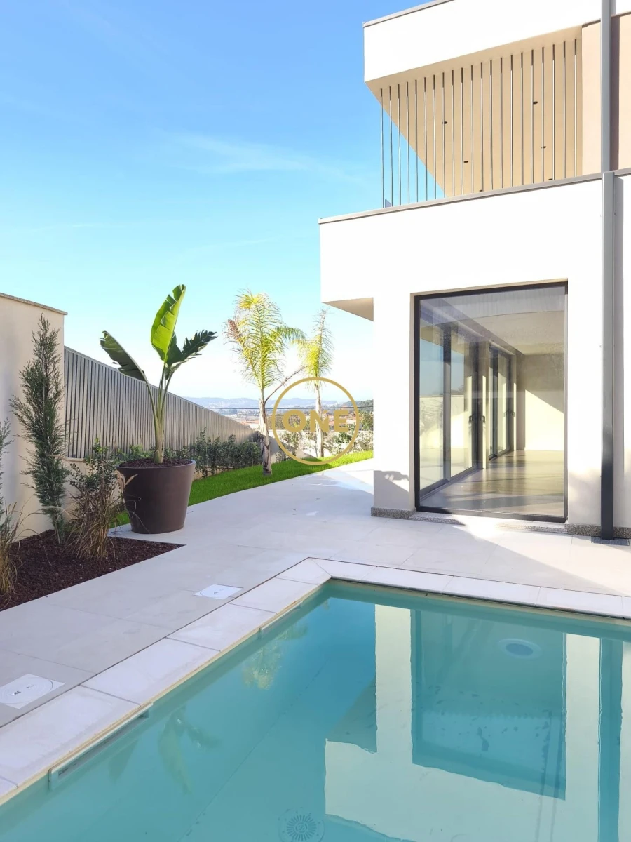 Moradia T4 para Venda em Requião Foto 2