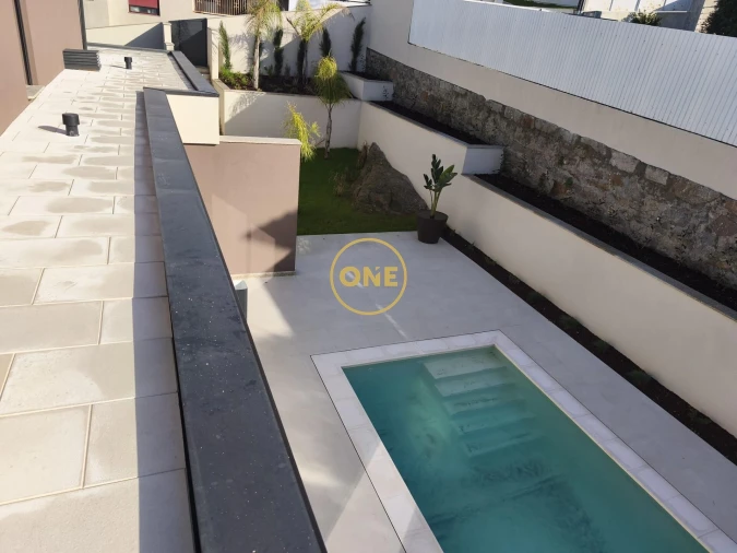 Moradia T4 para Venda em Requião Foto 3