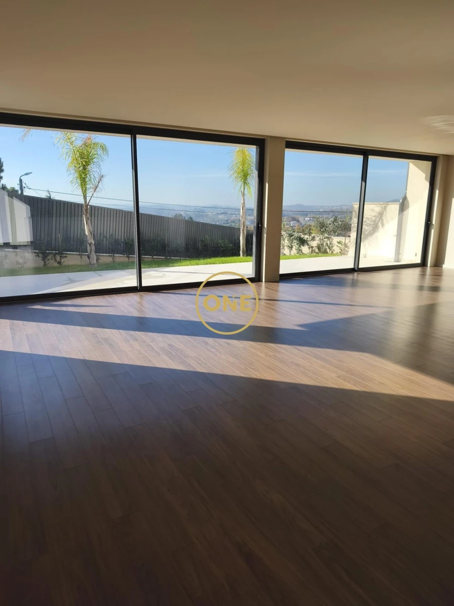 Moradia T4 para Venda em Requião Foto 4