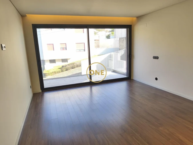 Moradia T4 para Venda em Requião Foto 7