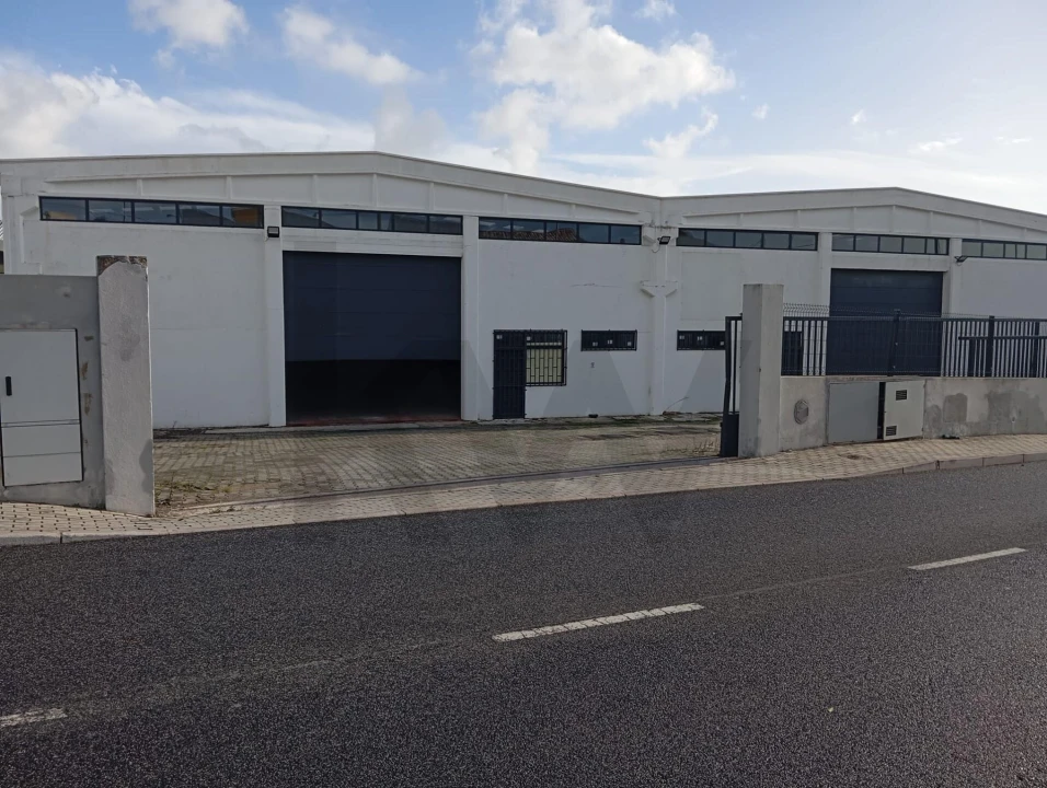 Armazém para Arrendamento em São Domingos de Rana Foto 1