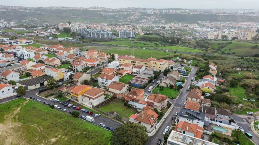 Terreno para Venda em Santo António dos Cavaleiros e Frielas Foto 12