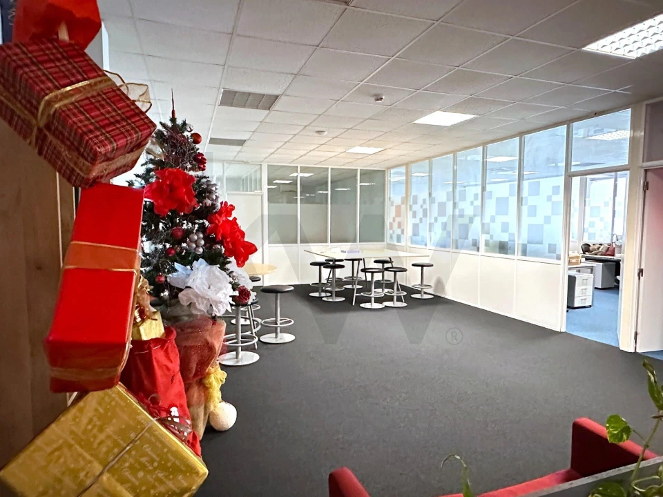 Escritório para Venda em Rio de Mouro Foto 22
