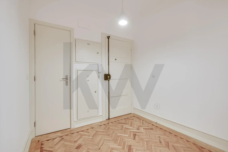 Apartamento T3 para Arrendamento em Avenidas Novas Foto 2