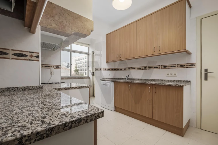 Apartamento T3 para Arrendamento em Avenidas Novas Foto 10